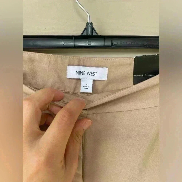 NINE WEST women’s flat front cropped slim ankle tan beige pants sz 6 NWT - Picture 2 of 4
